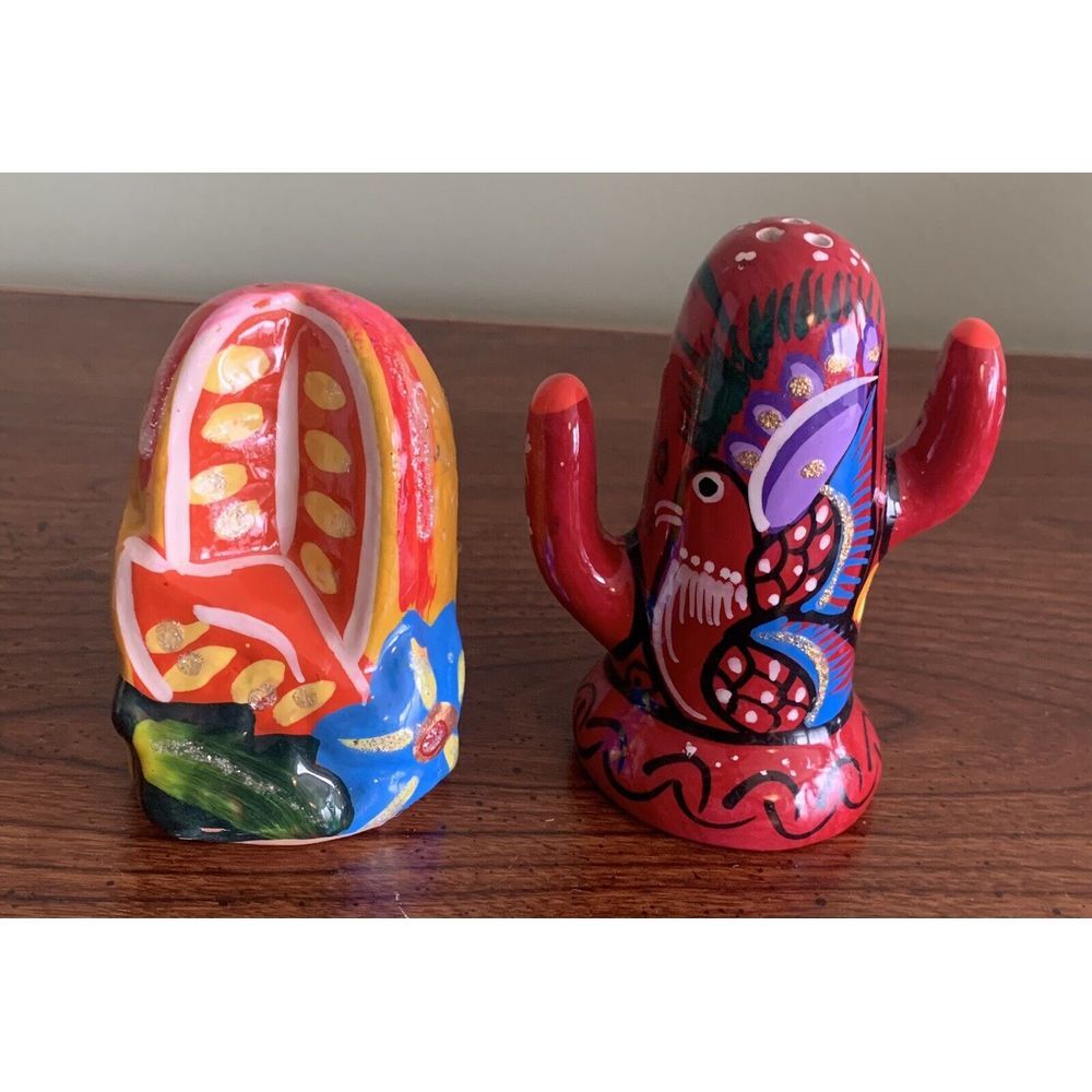 Hand painted Cactus & Prickly Pear Salt & Pepper Shakers Set Mexico